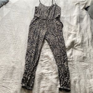 Small jumpsuit with funky pattern.